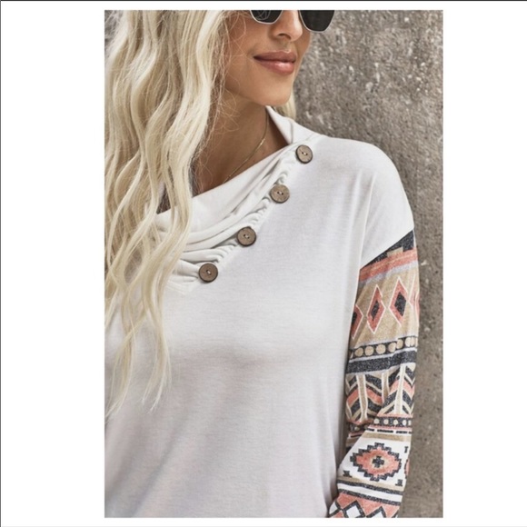 SOLD⭐️Asymmetric Buttoned Neckline Top - Picture 6 of 7